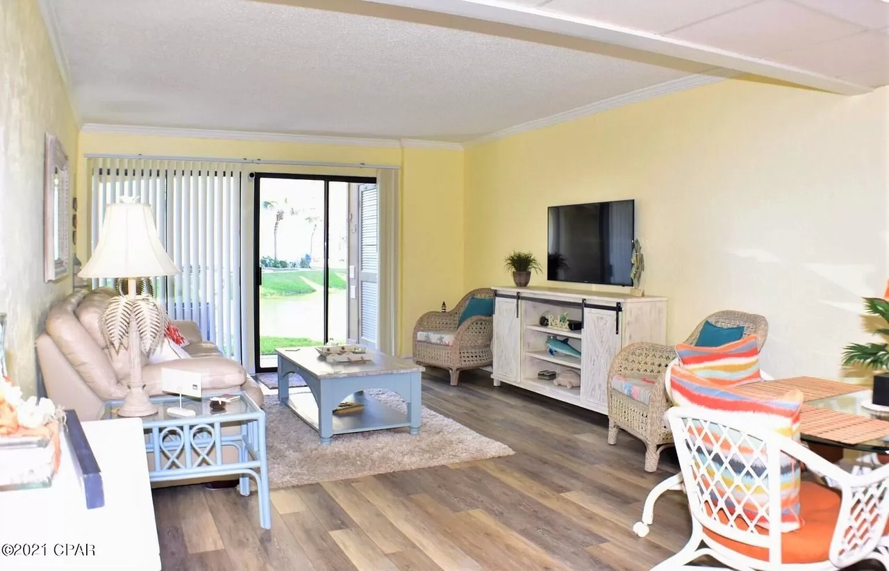 8727 Thomas Drive Unit E1