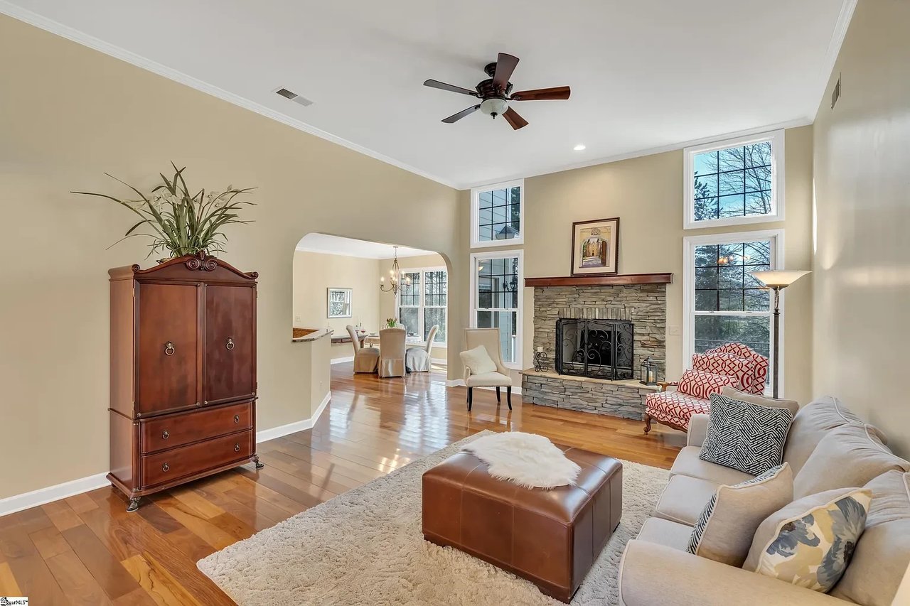 10 GLEN HOLLOW RD