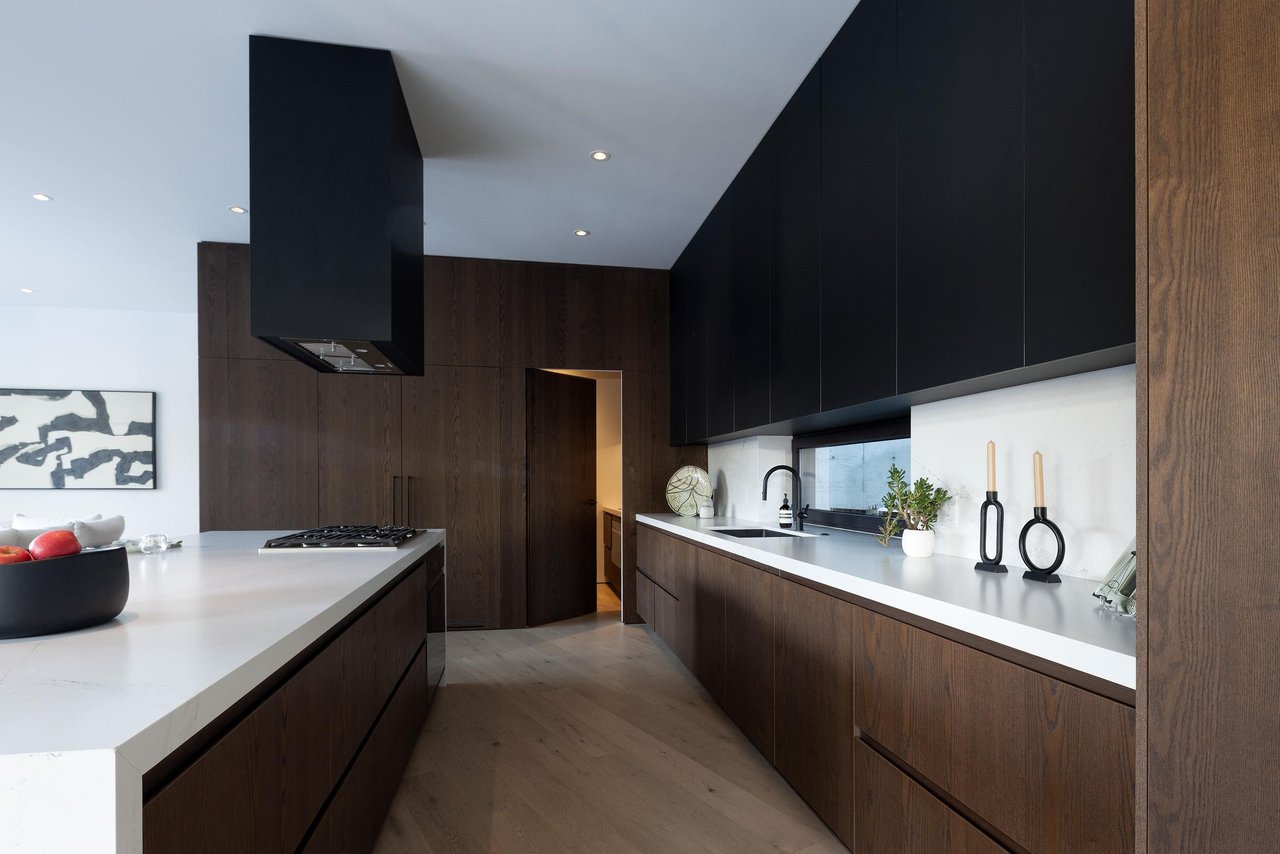 3565 Falcon Cres