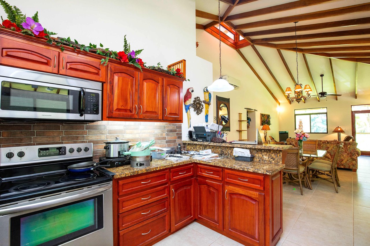 Wheelchair Friendly- 2 Bedroom house in a Quiet Community