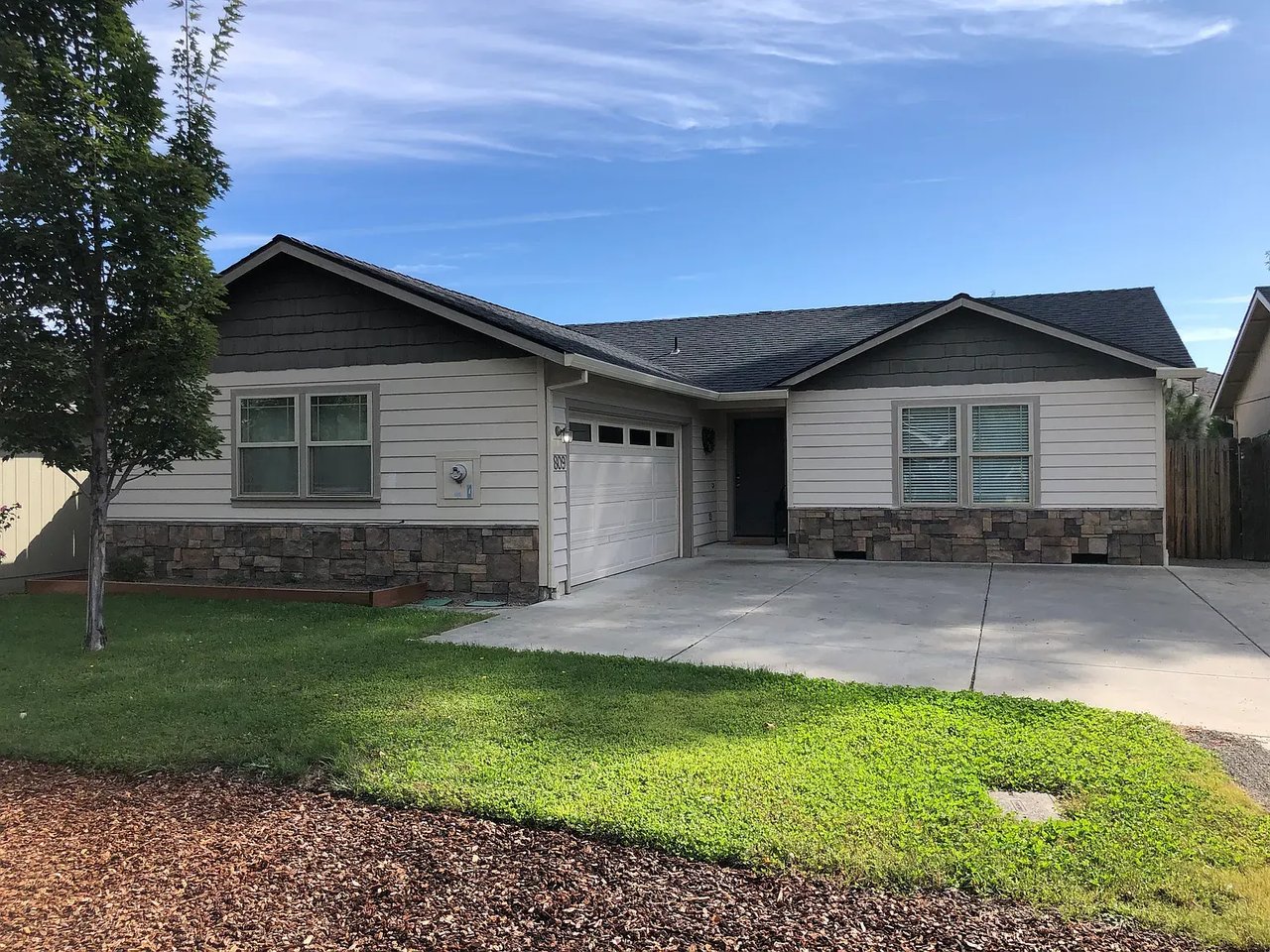 1809 Orchard Home Dr, Medford, OR 97501