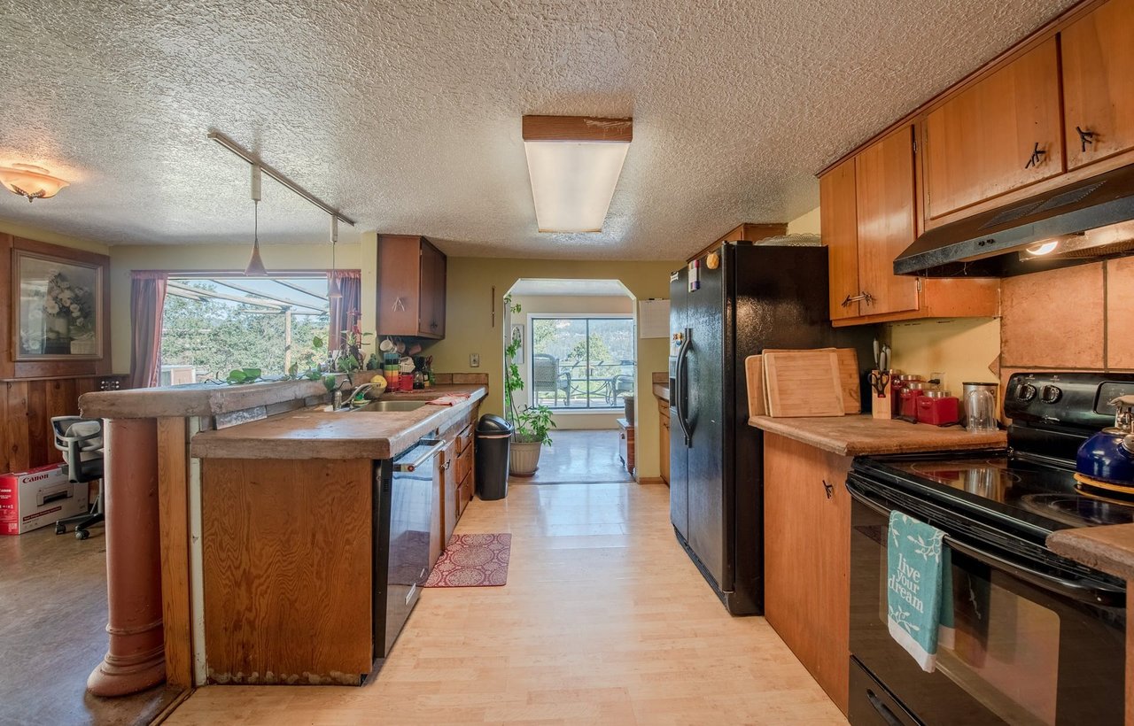 209 E Eugene Ave