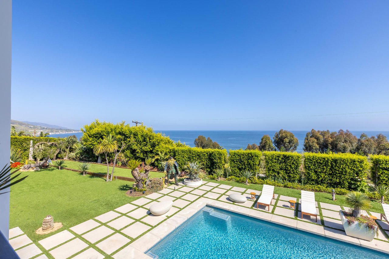 Malibu Luxury 4 BR Home w Pool and Ocean Views