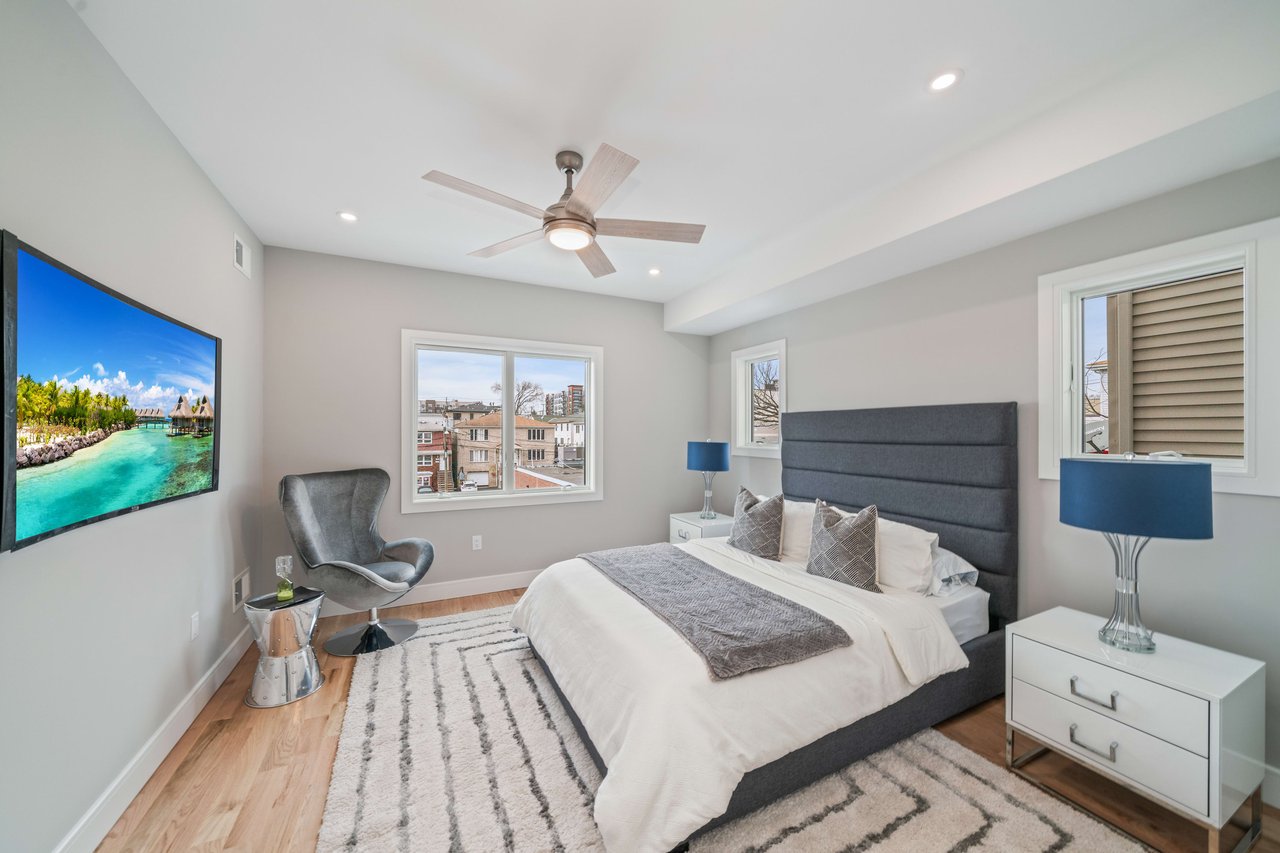 313 8th Street 1