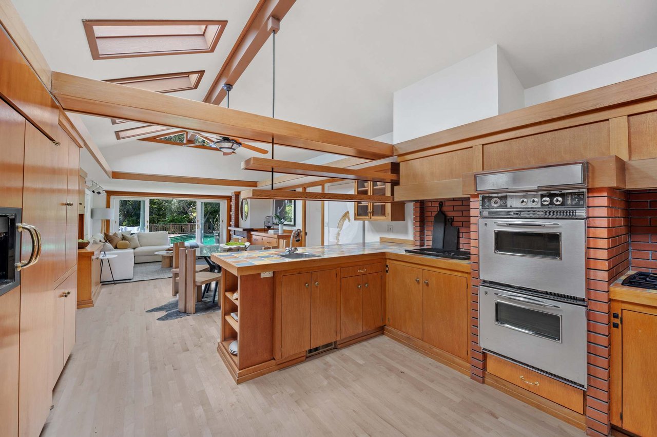 Kent Woodlands Mid Century Retreat
