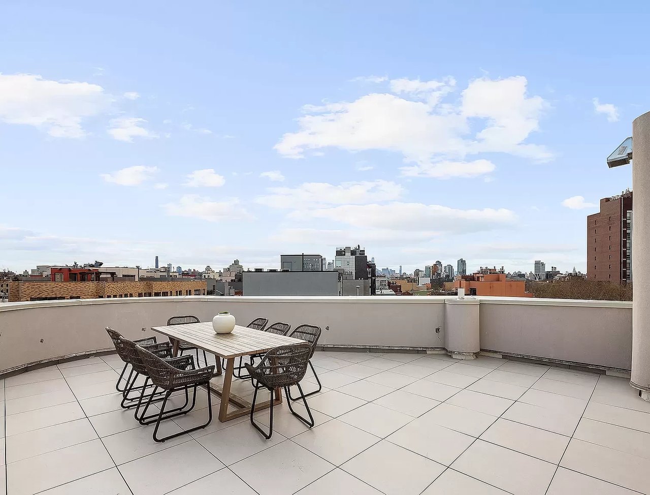 128 Woodpoint Road #4