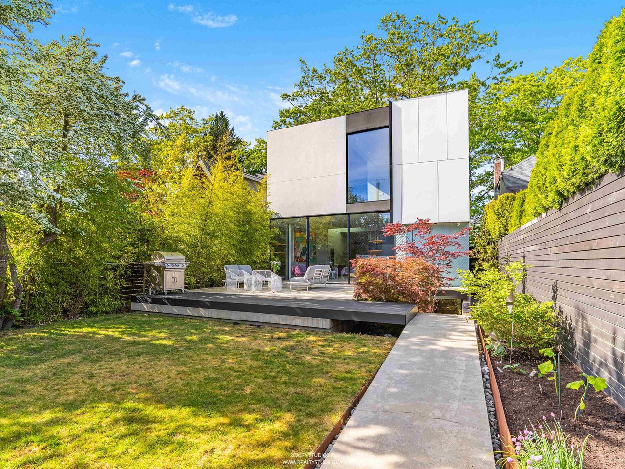 366 W 22nd Ave