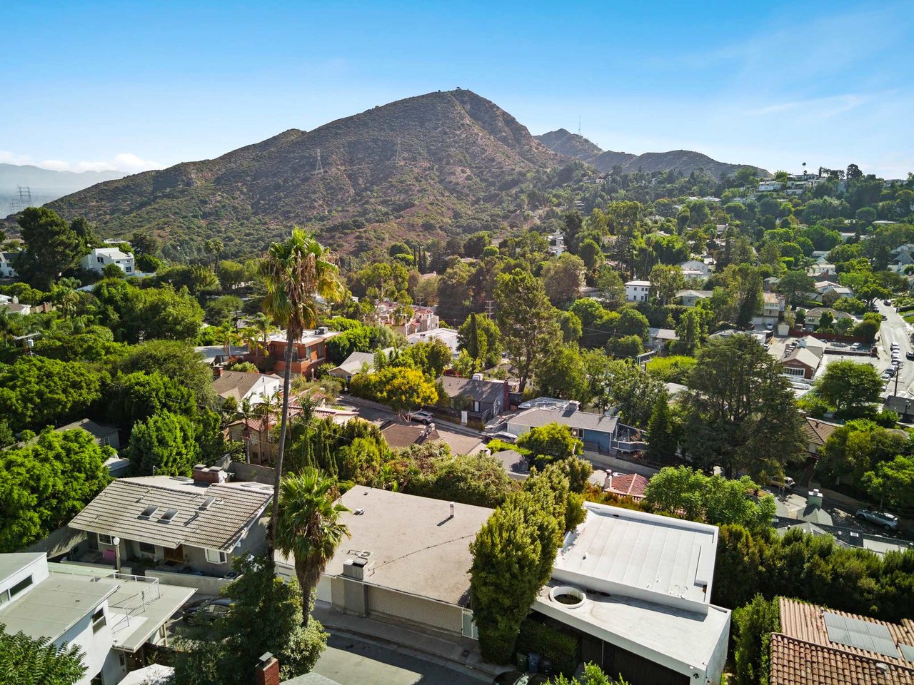 Lake Hollywood Manor Modern Hide-A-Way