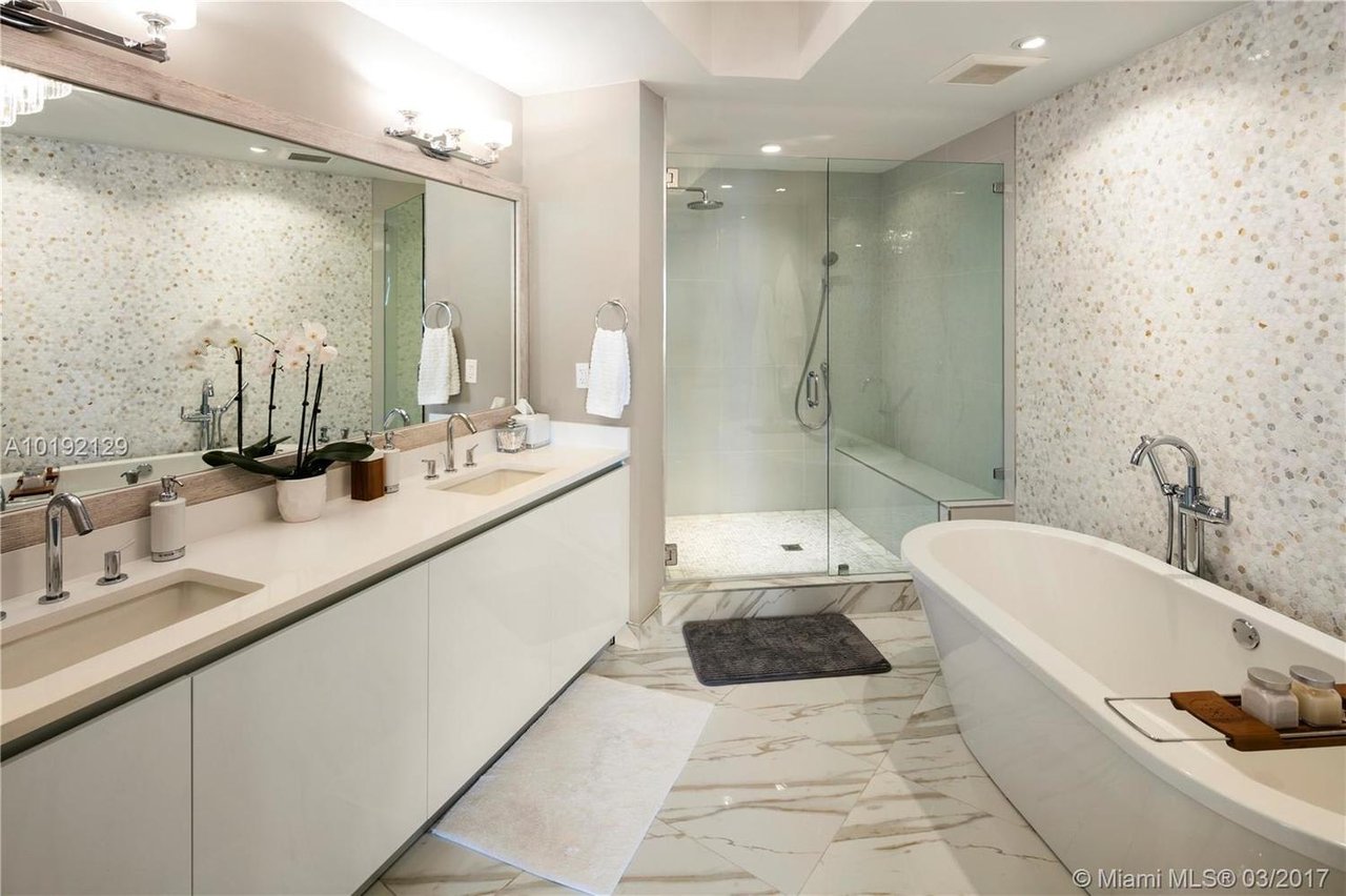 1200 Hillsboro Mile, #1206