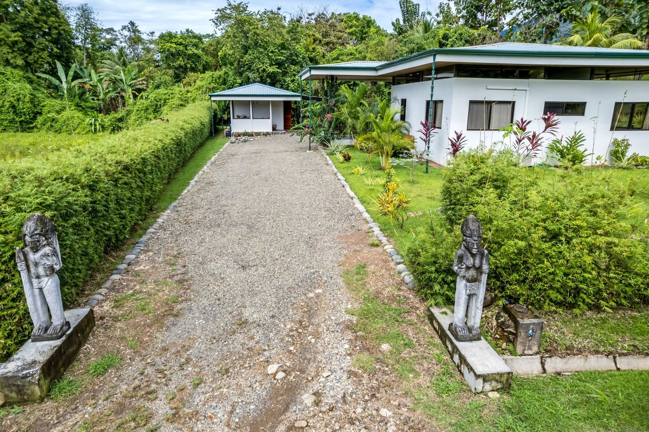 Bright & Peaceful 3-Bedroom Home With Separate Workshop/Office Space & Stunning Views Of The Lush Mountains In Easy-Access Location In Ojochal Costa Rica