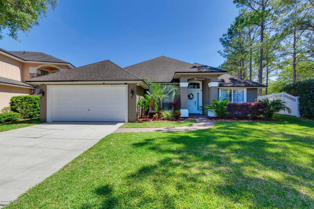 943 THOROUGHBRED DR
