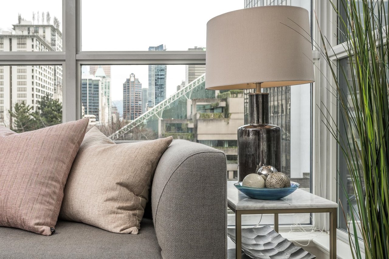 702-1068 Hornby Street, Vancouver