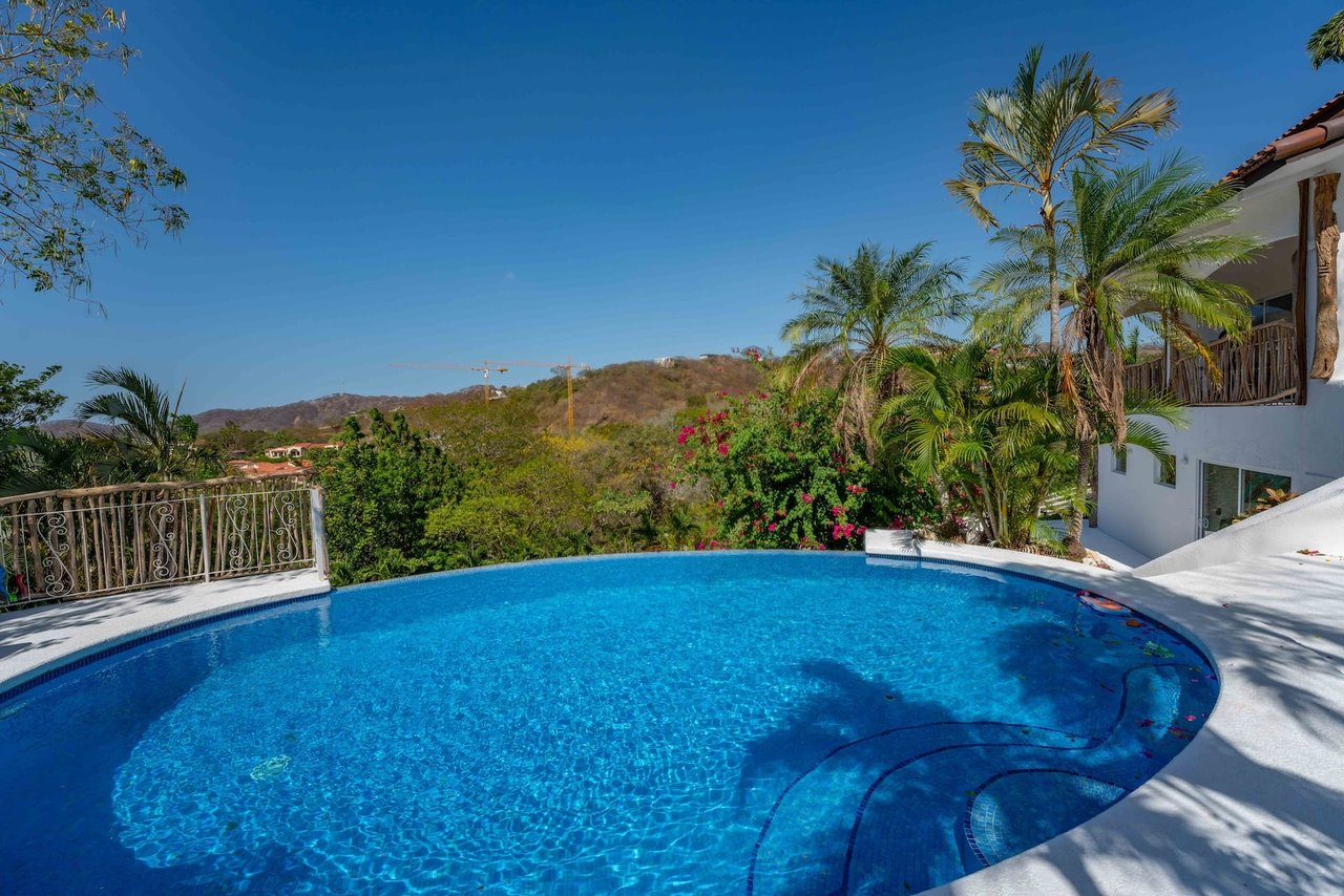 La Finca Blanca Ocean-View Home