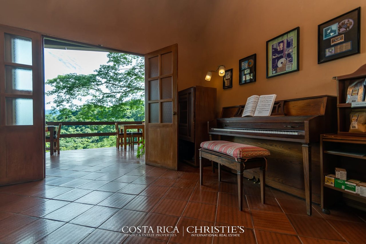 Eco-retreat and Wellness Center Amatierra