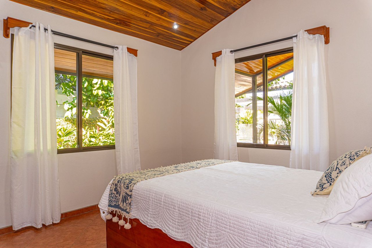 Cozy 2 Bedrooms Casita in Uvita.  Walk to the Beach!