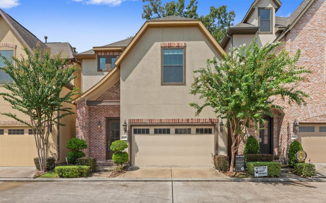 1543 Woodbend Park W