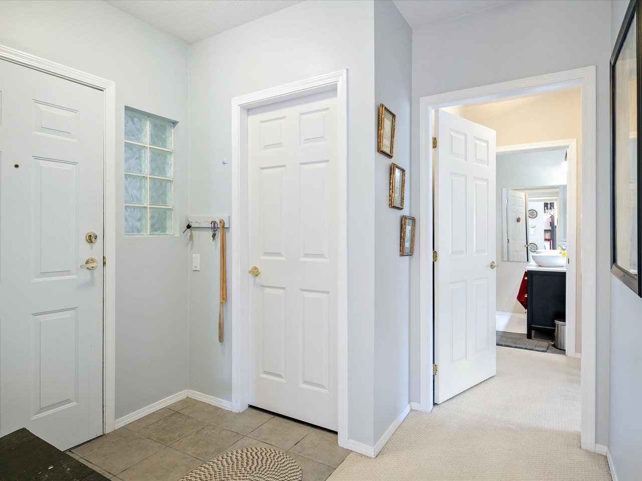 203-1203 Pemberton Ave
