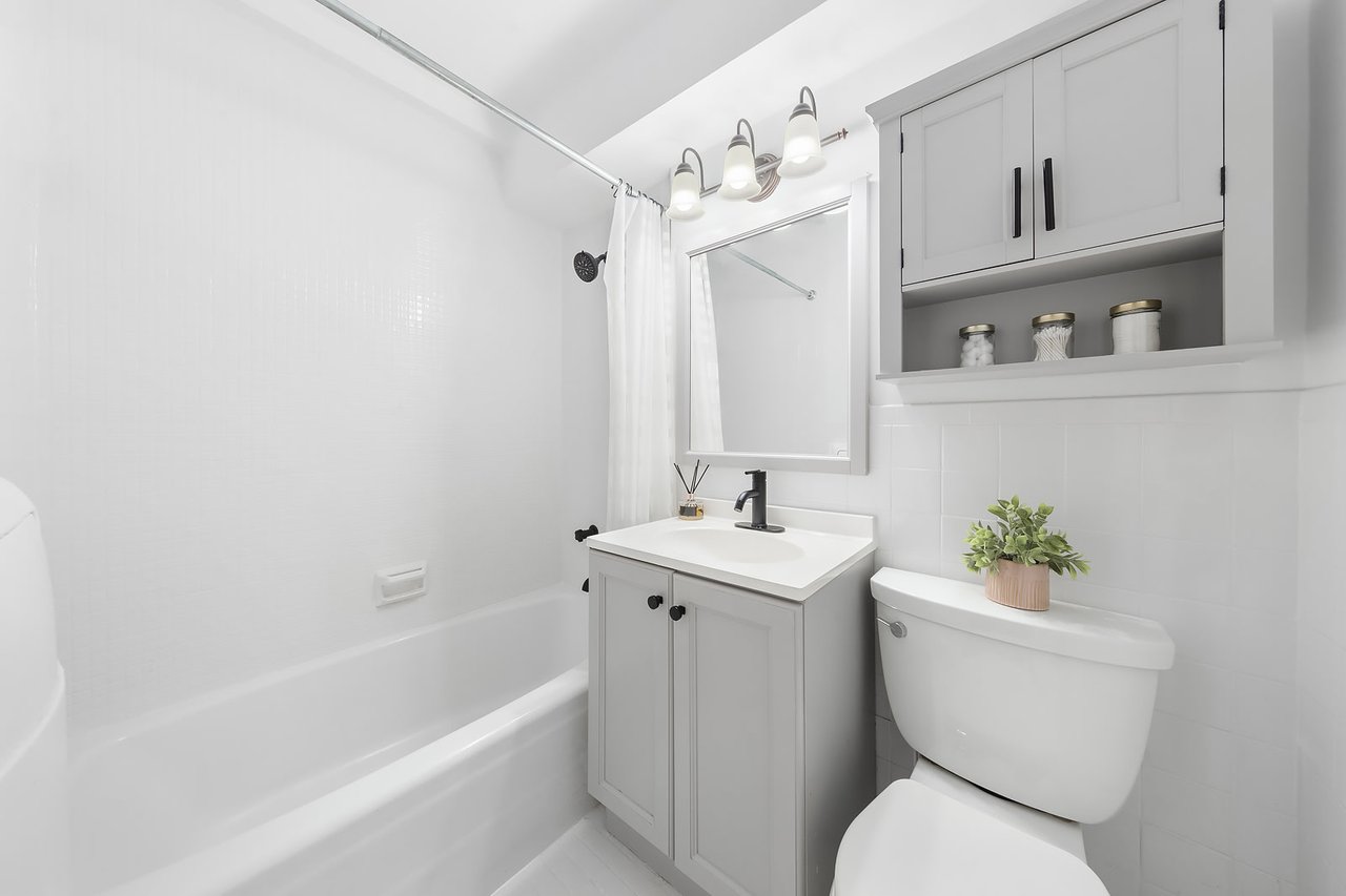 225 E 36TH Street Unit: 15B