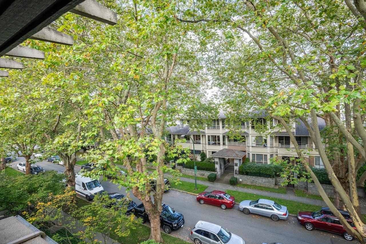 402-3788 W 8th Ave