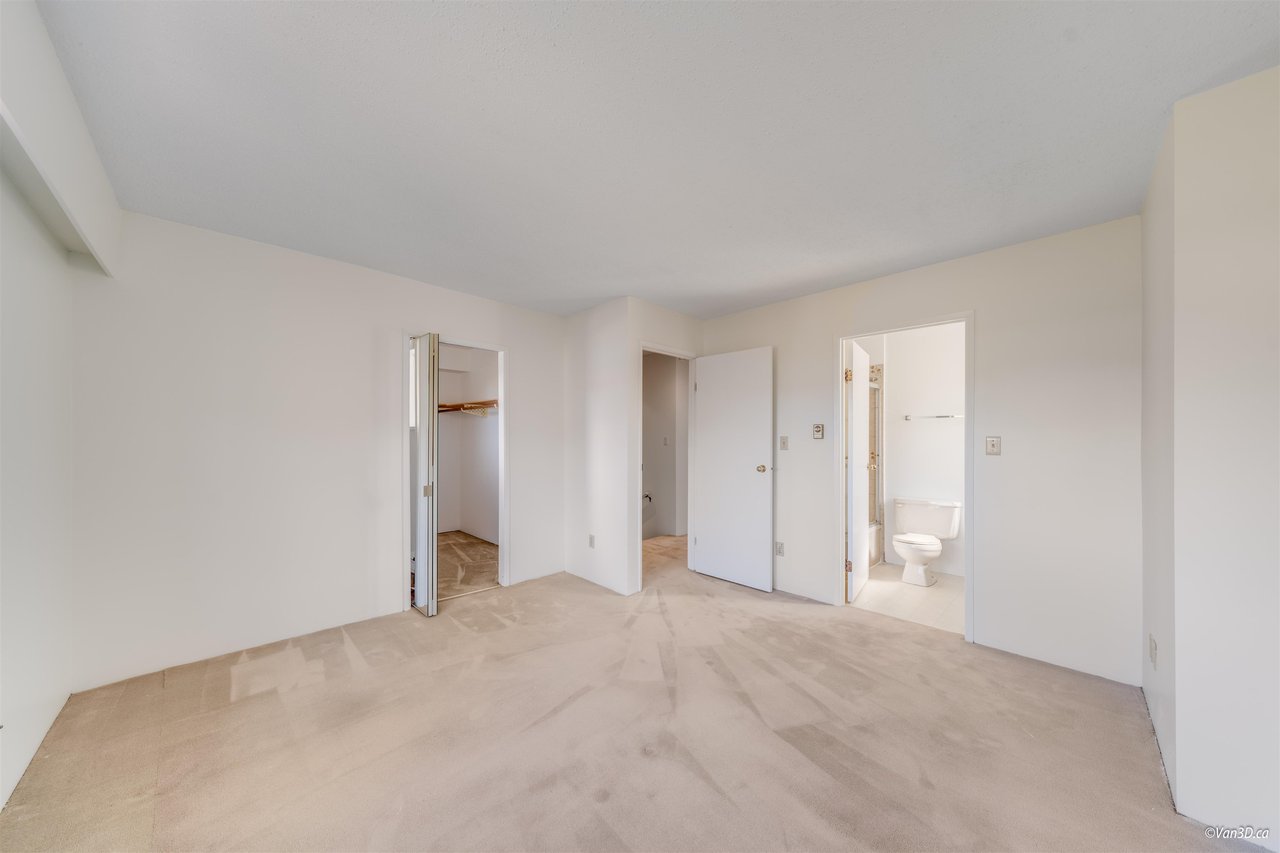 3-225 W 15th St