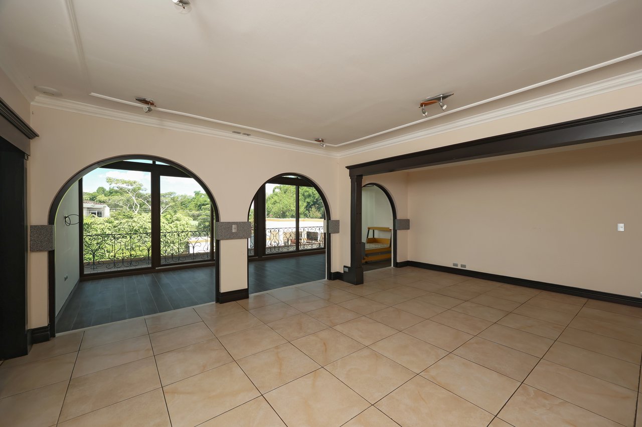 Luxury City Estate, Curridabat, San Jose