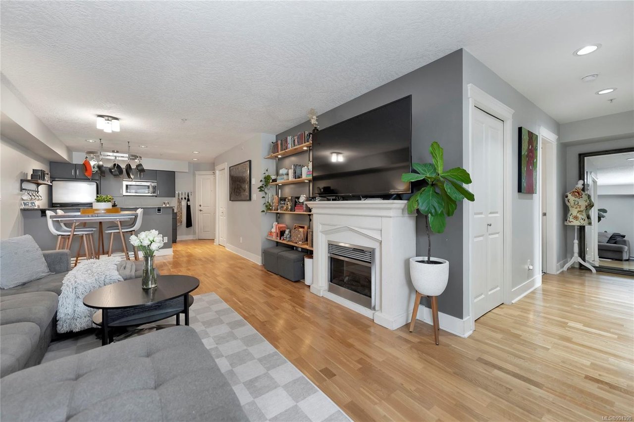 204-2717 Peatt Rd