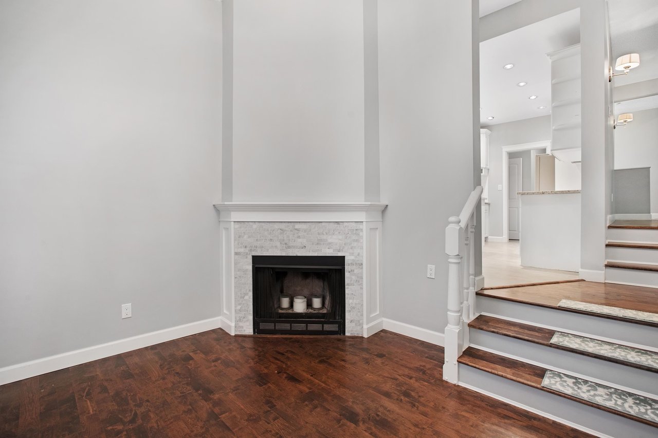 1991 Cedar Village Cres