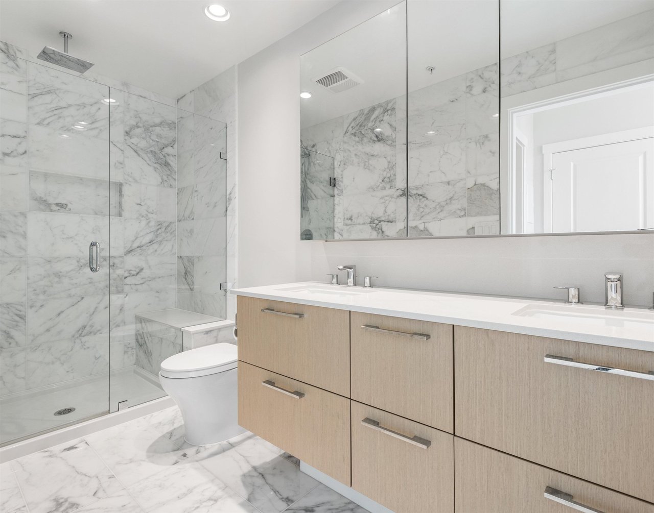 1106-3533 Ross Dr