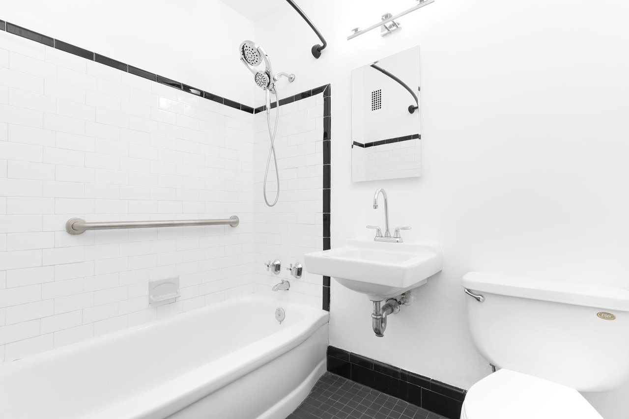 90 La Salle Street, Apt 4-D