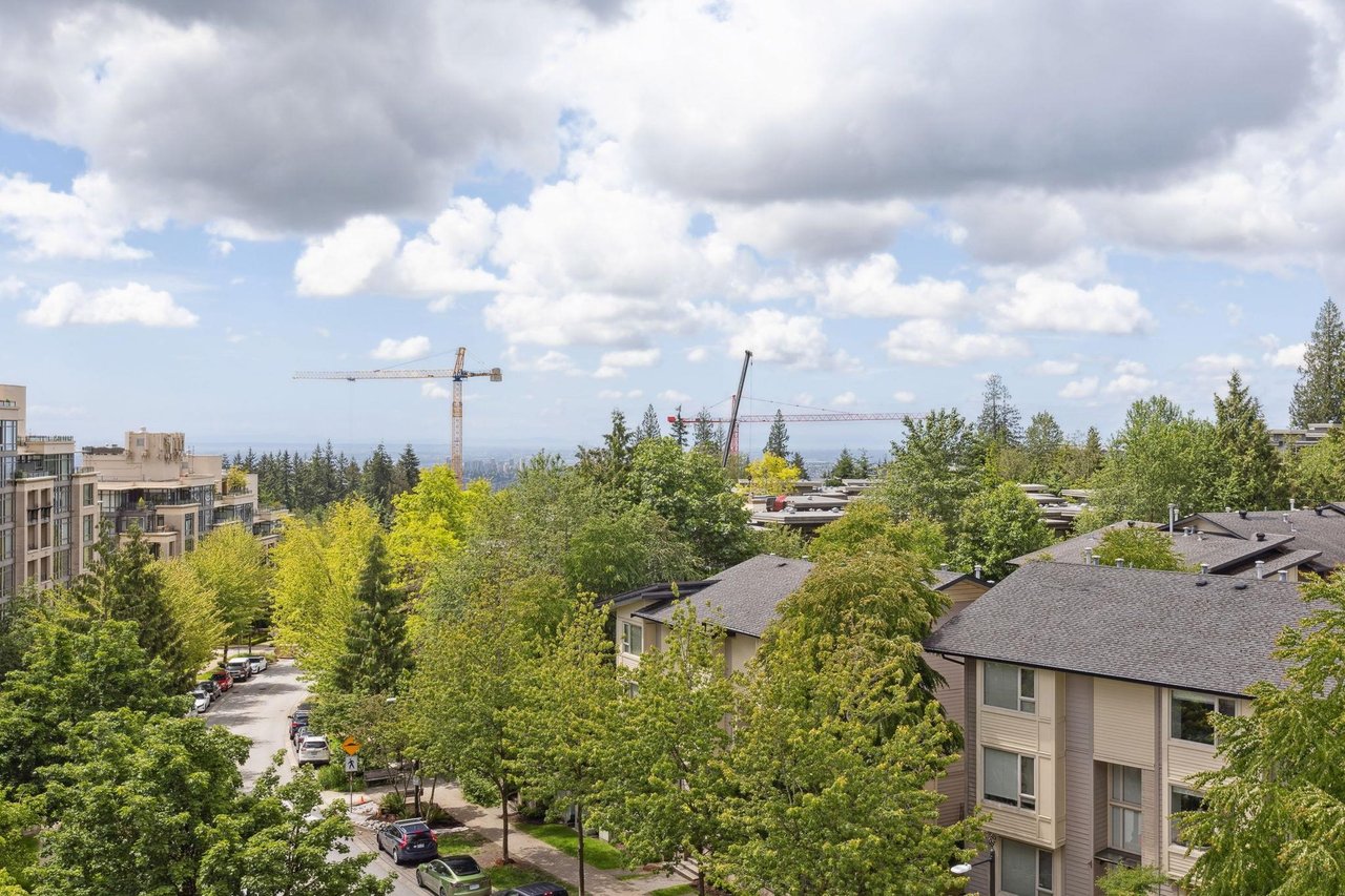 606-9288 University Cres