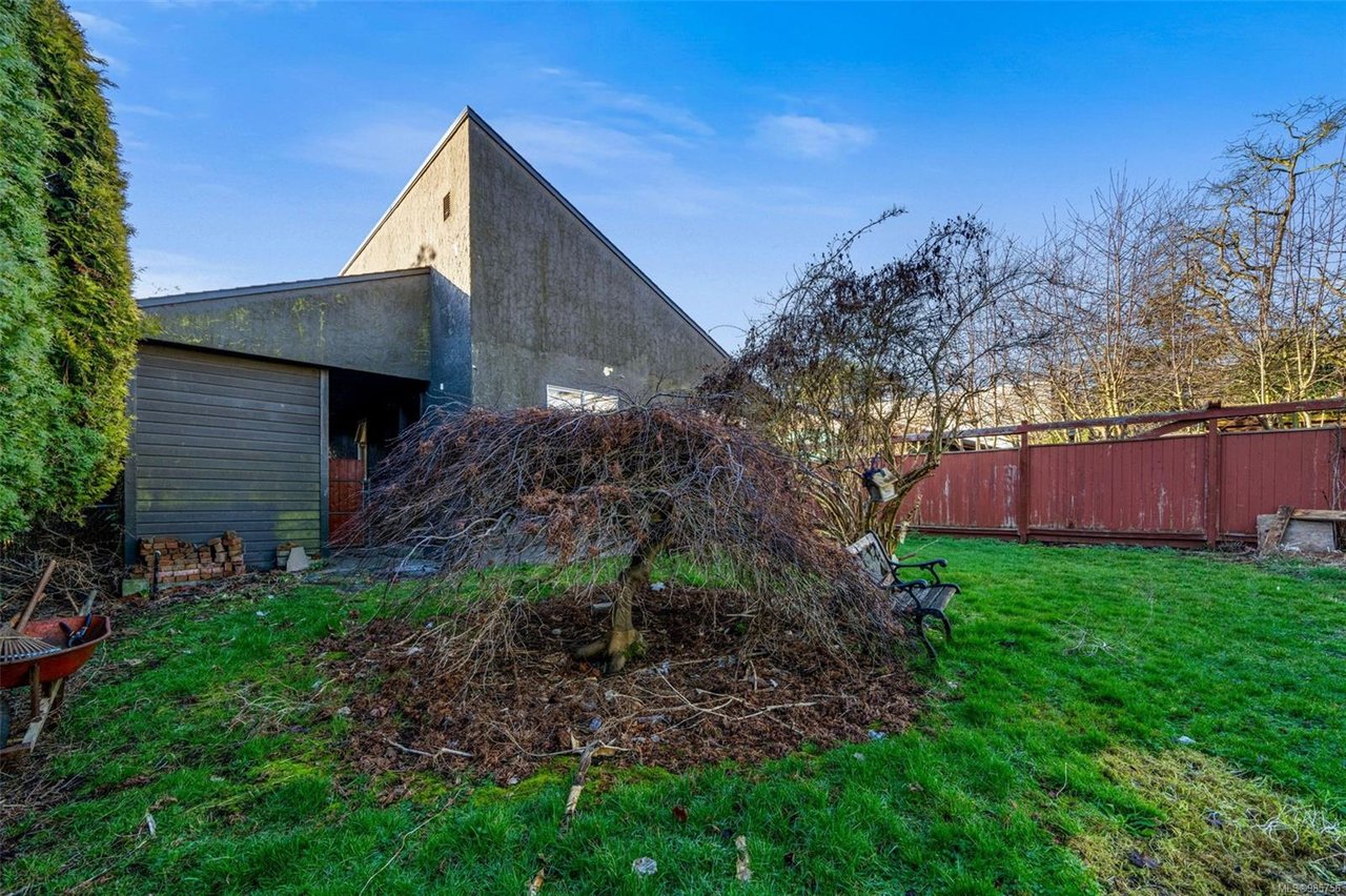 307 Henry St