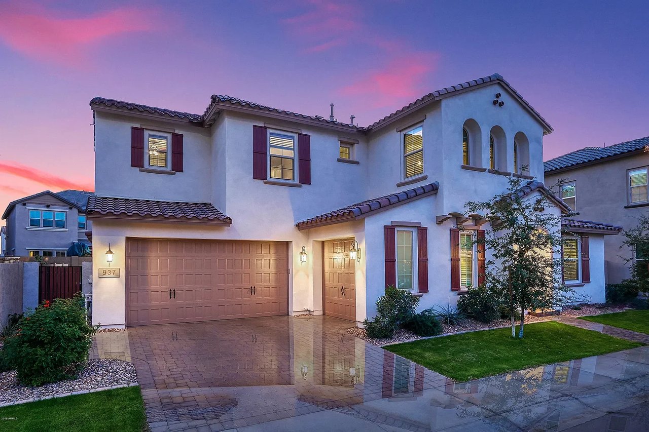 937 W. Yosemite Dr