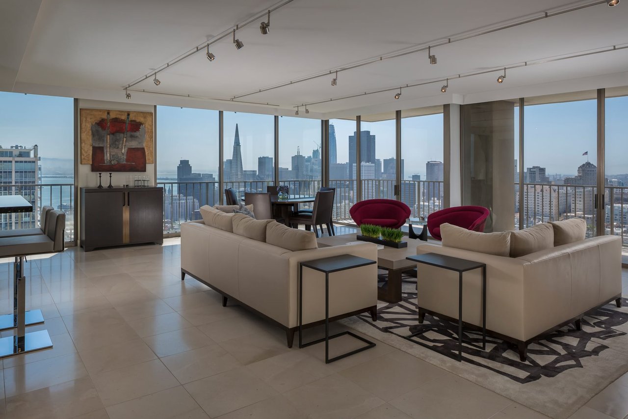Two Bedroom Condo With Landmark Views