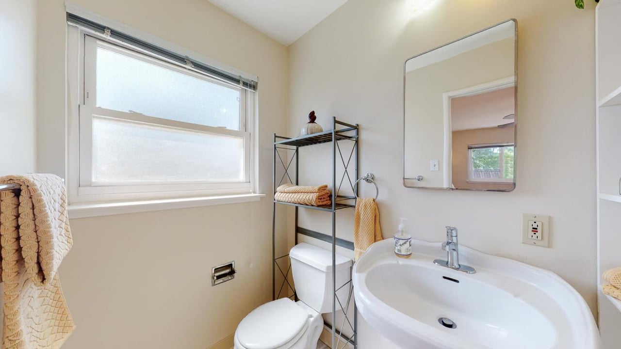 565 Quartz St