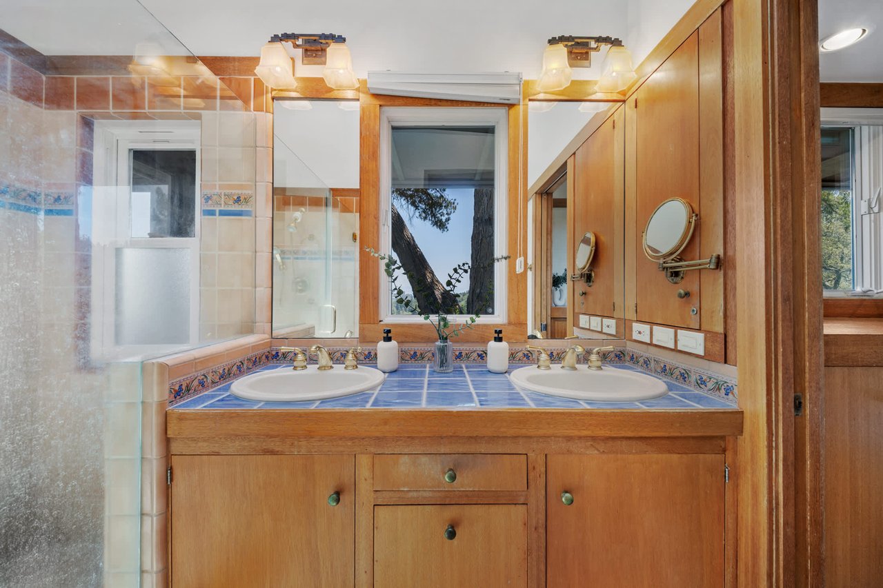 Kent Woodlands Mid Century Retreat