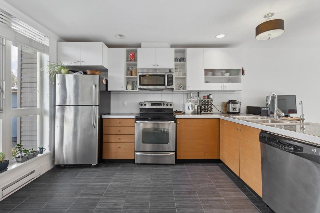 42-728 W 14th St