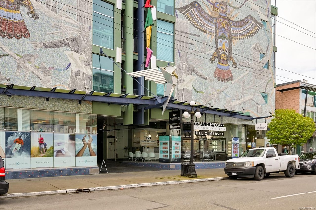 305-1061 Fort St