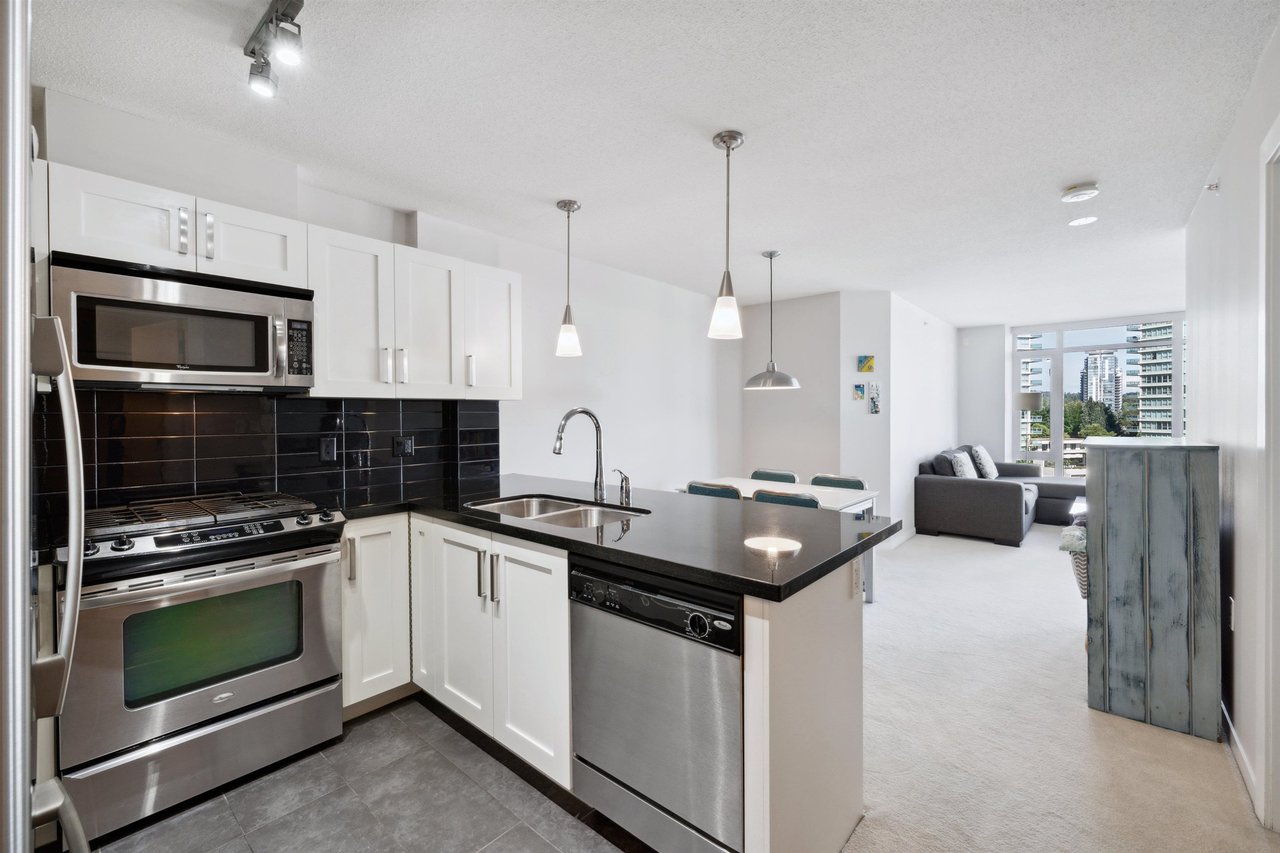 706-2133 Douglas Rd