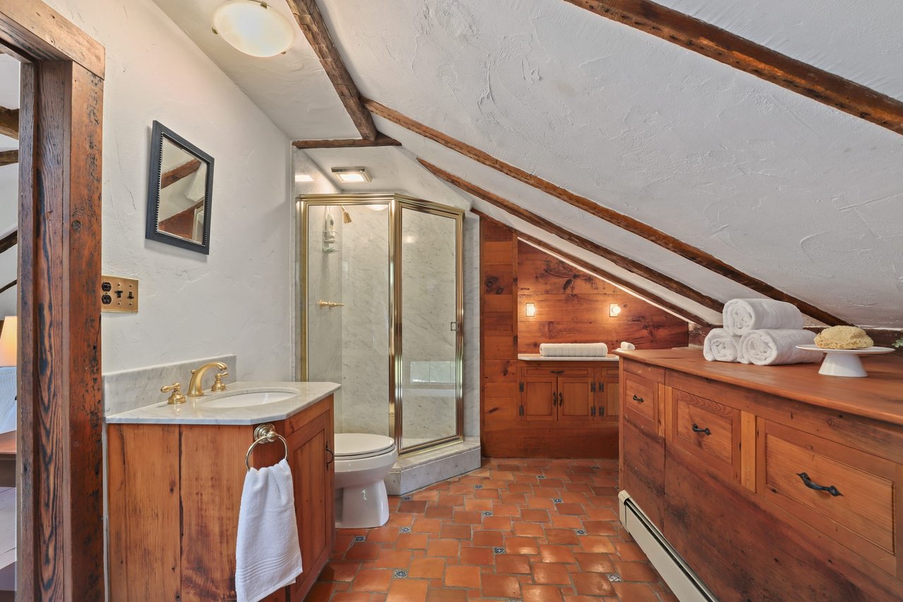 31 Plumbrook Road