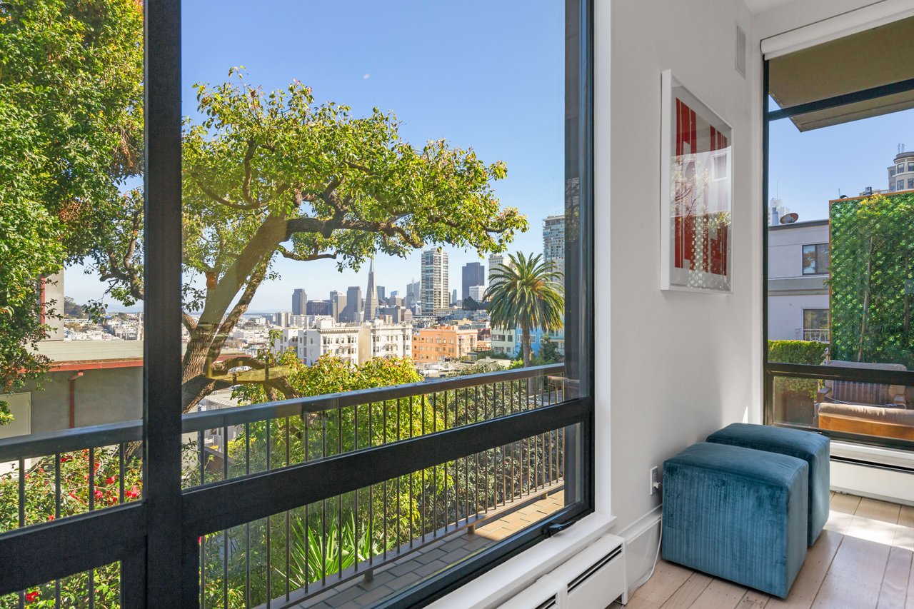 3,700sf+ Three Bedroom Condo With East Bay Views