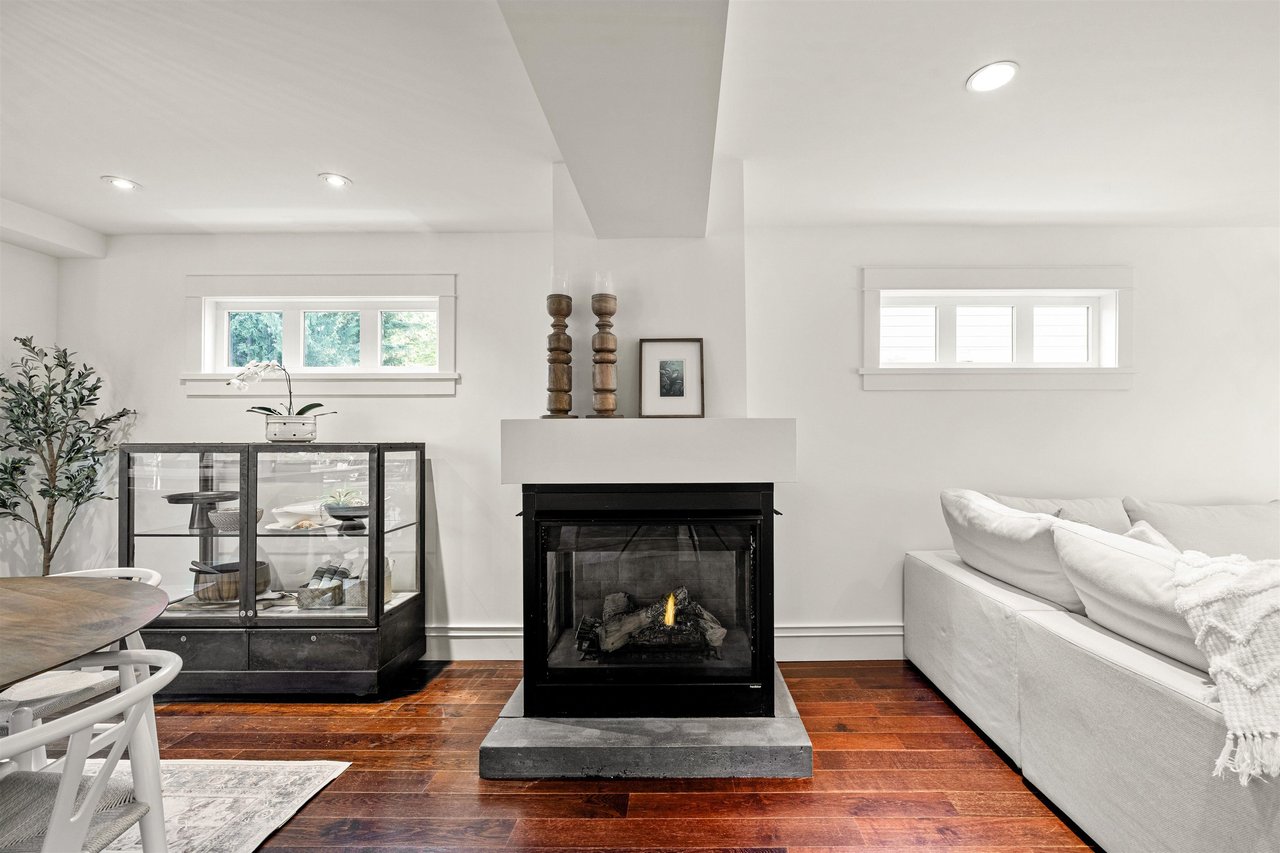 4365 Raeburn Street, North Vancouver