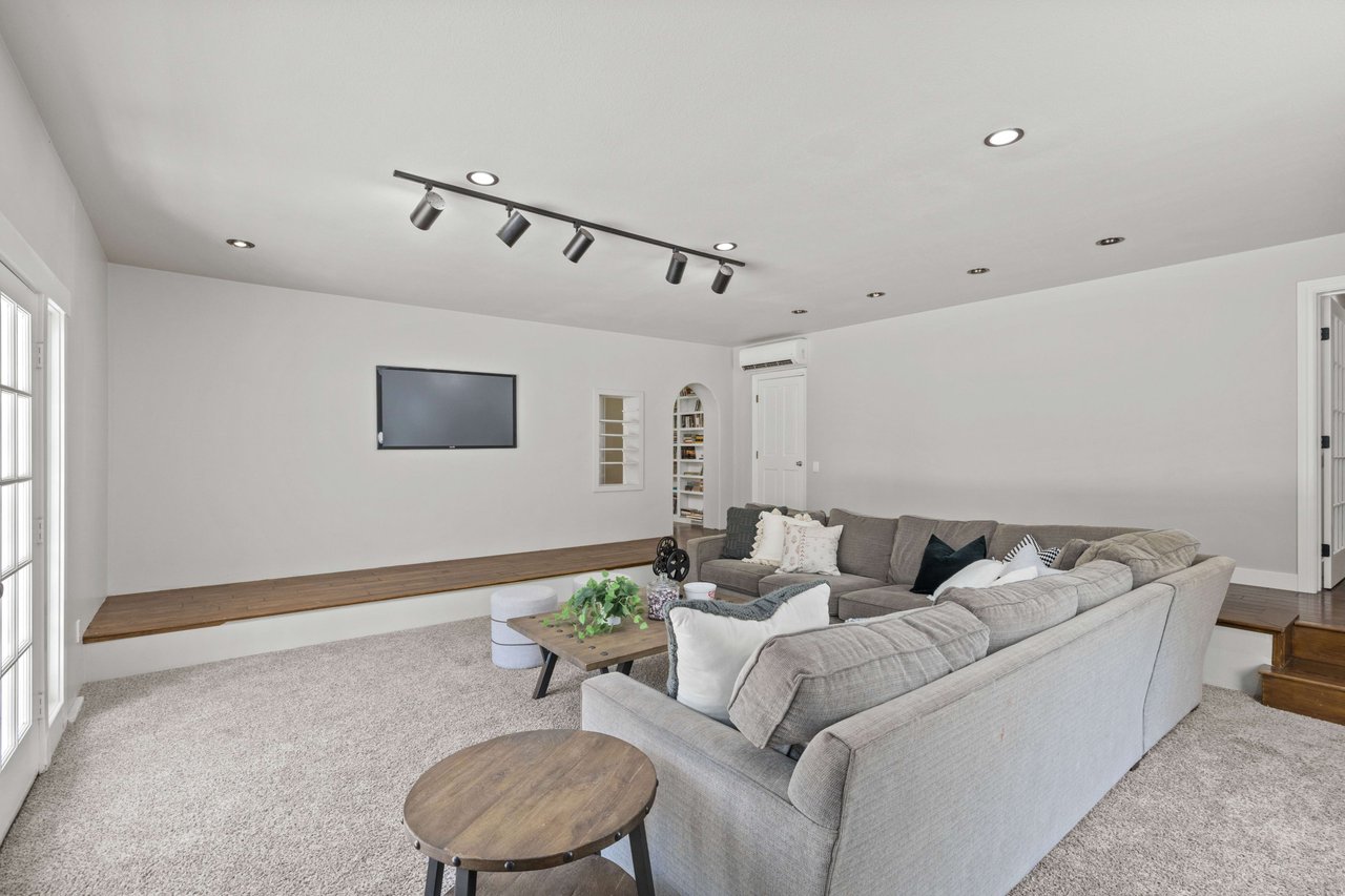 2880 Carlson Drive