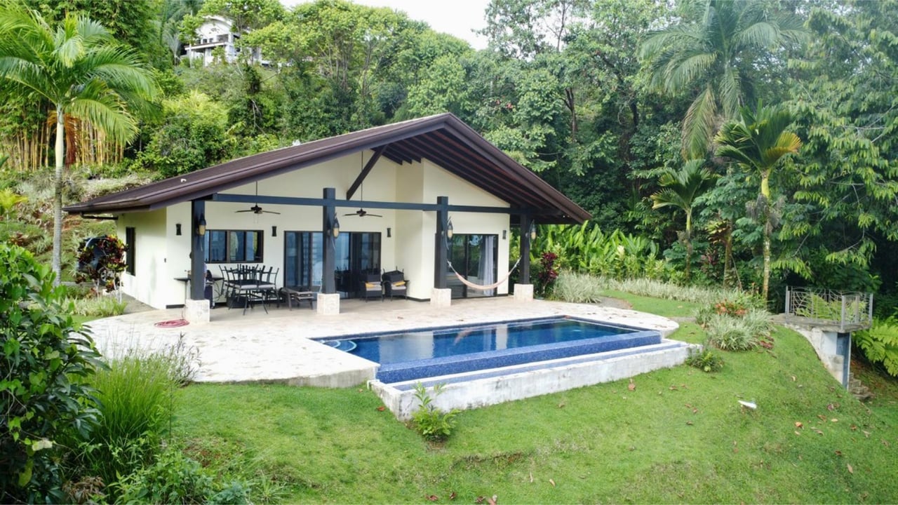 Whale Tail View Home, Dominical, Puntarenas