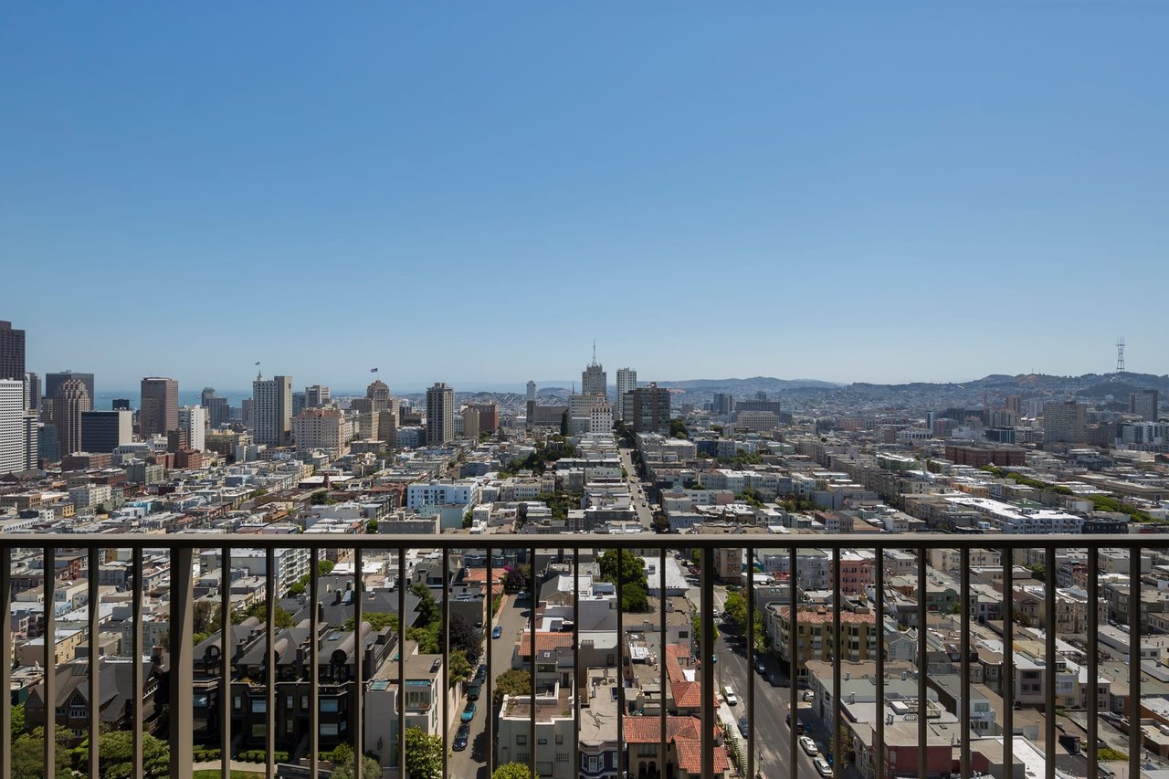 Two Bedroom Condo With Landmark Views