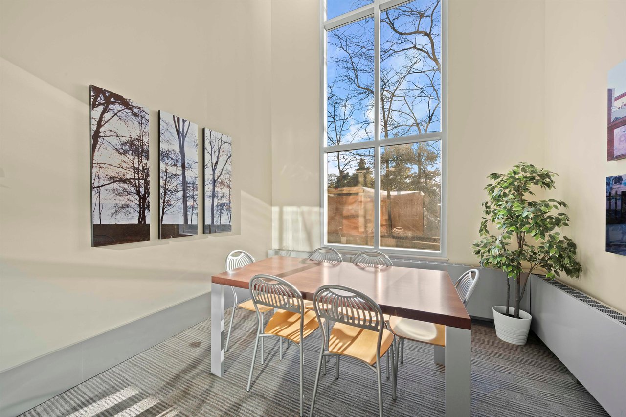 1905-63 Keefer Pl