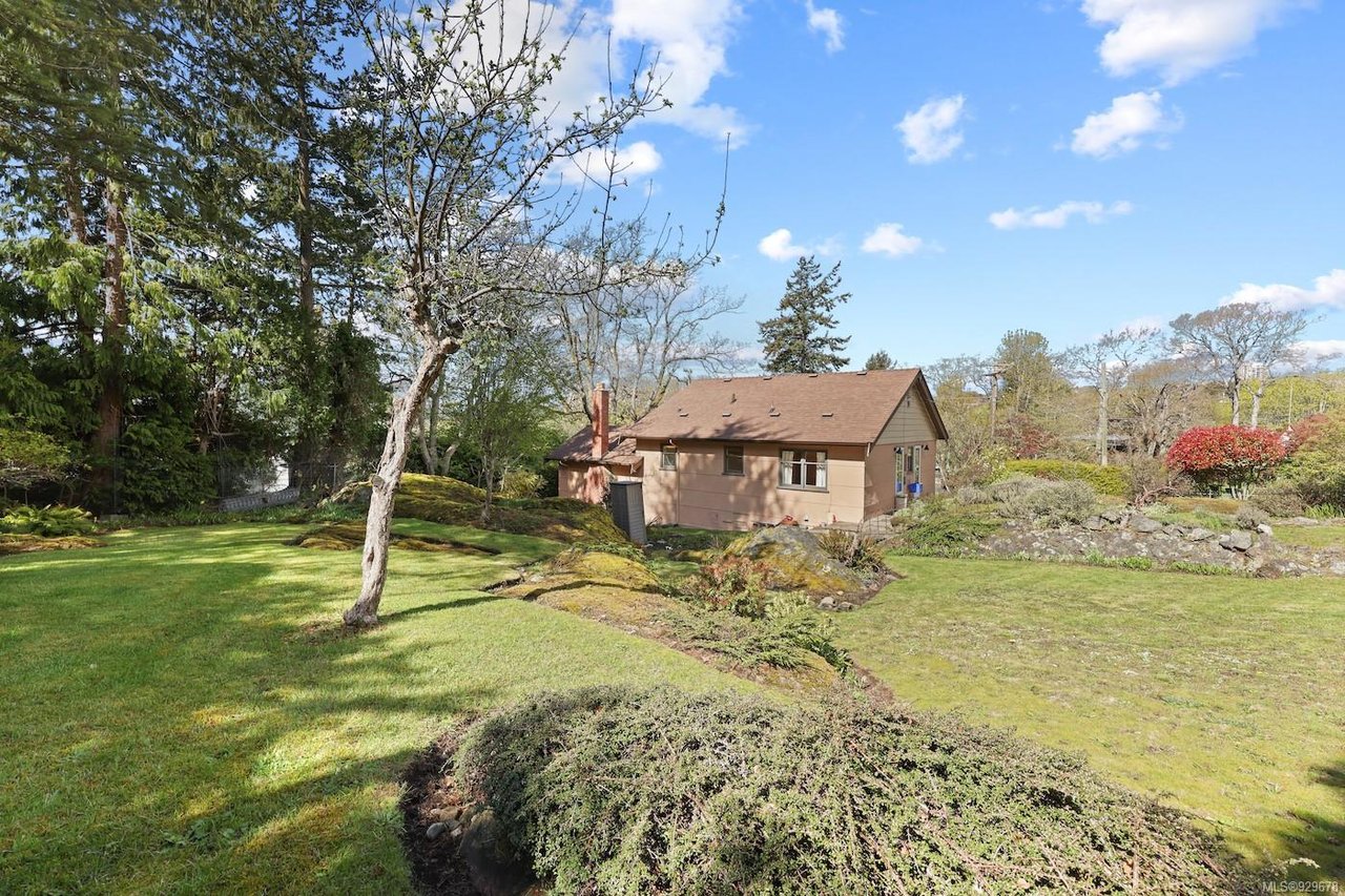 563 Foul Bay Rd