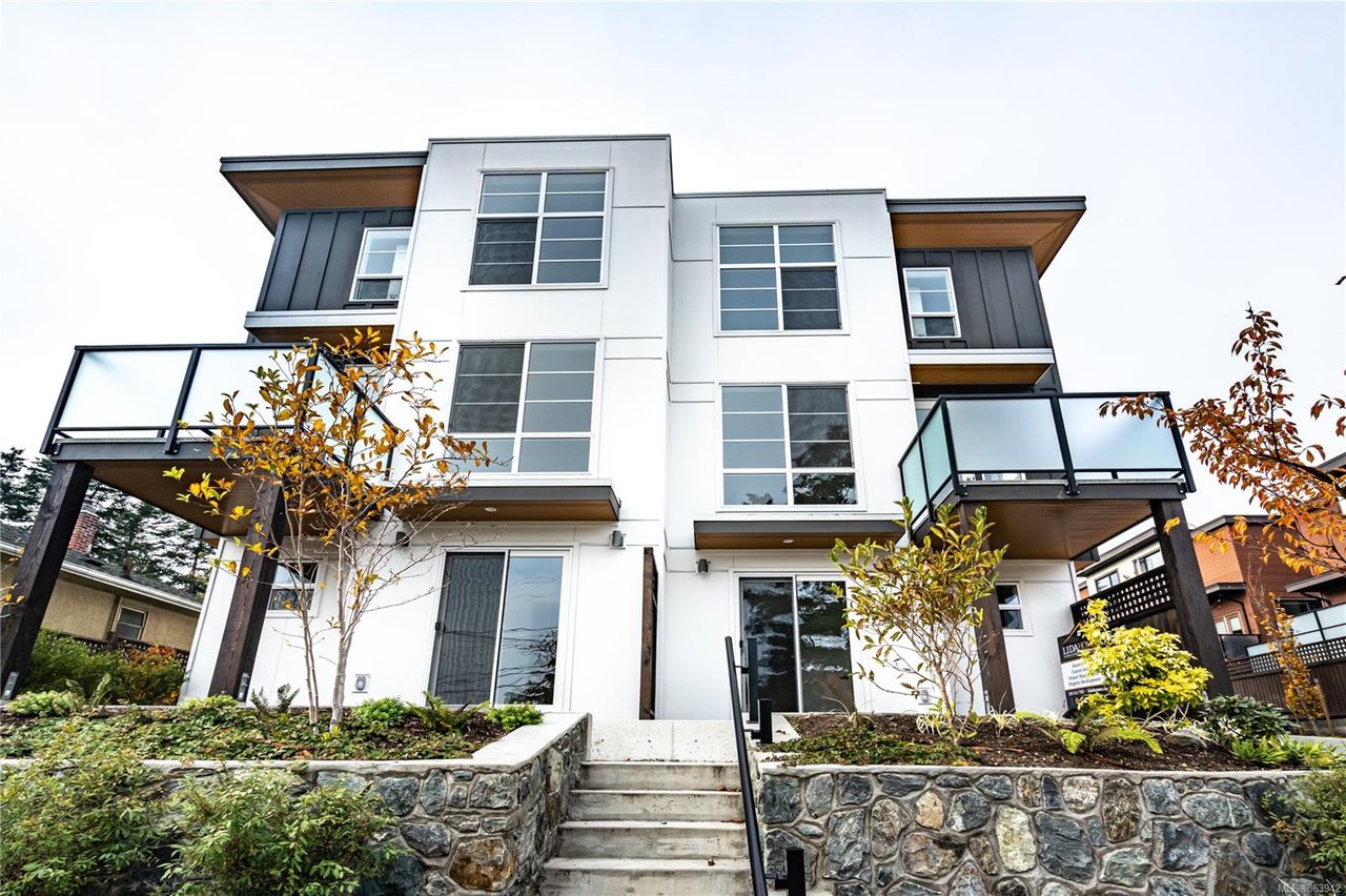 2-1052 Tillicum Rd, Saanich