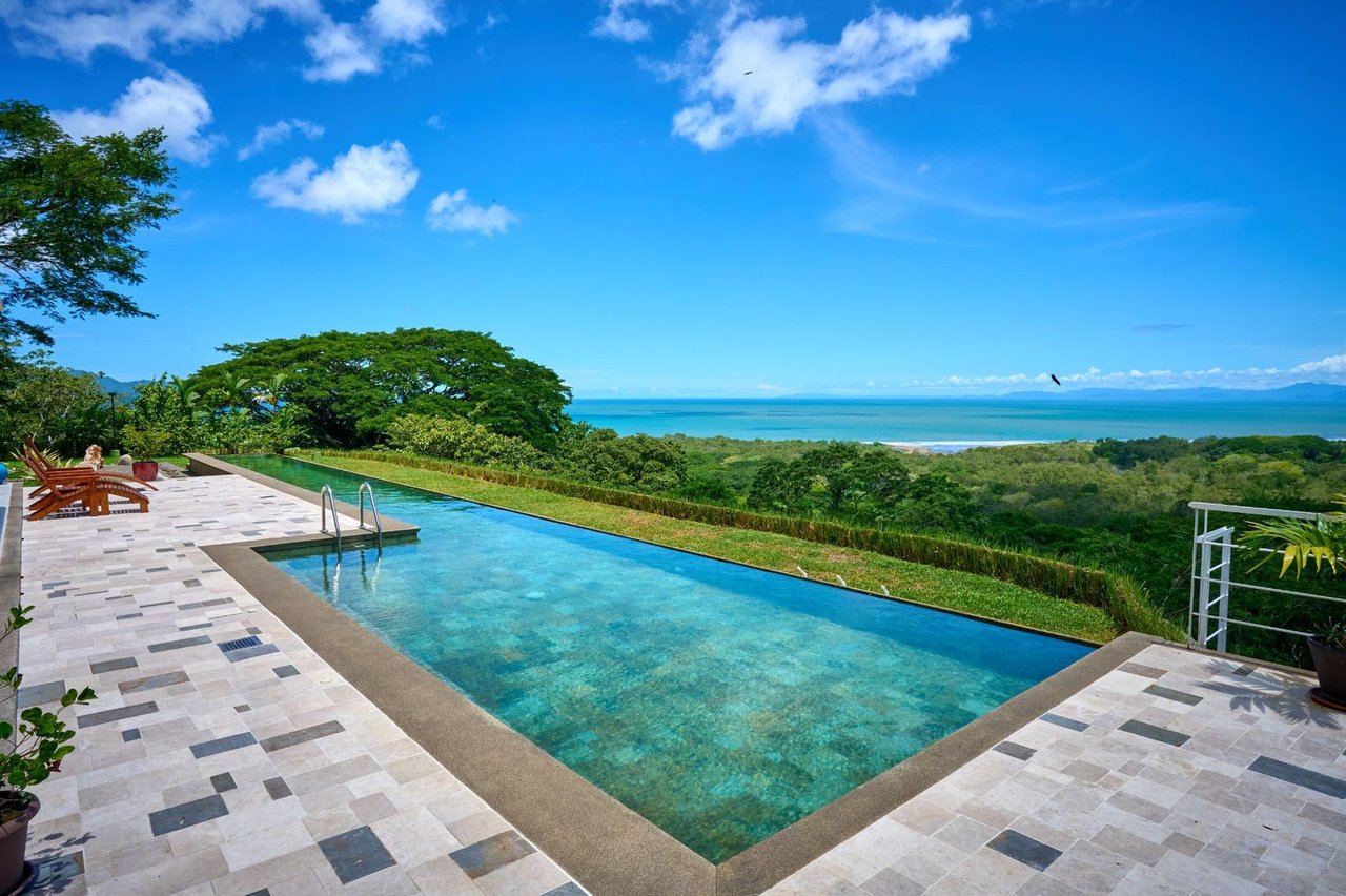 Hilltop Luxury Heliport Estate, Jaco, Puntarenas