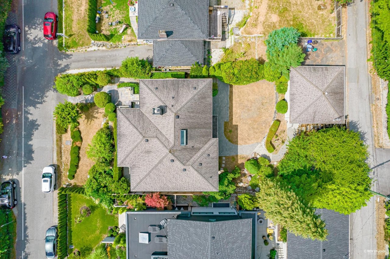 1141 Lawson Ave