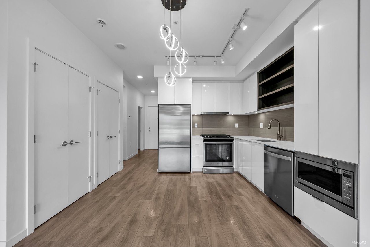 416-725 Marine Dr